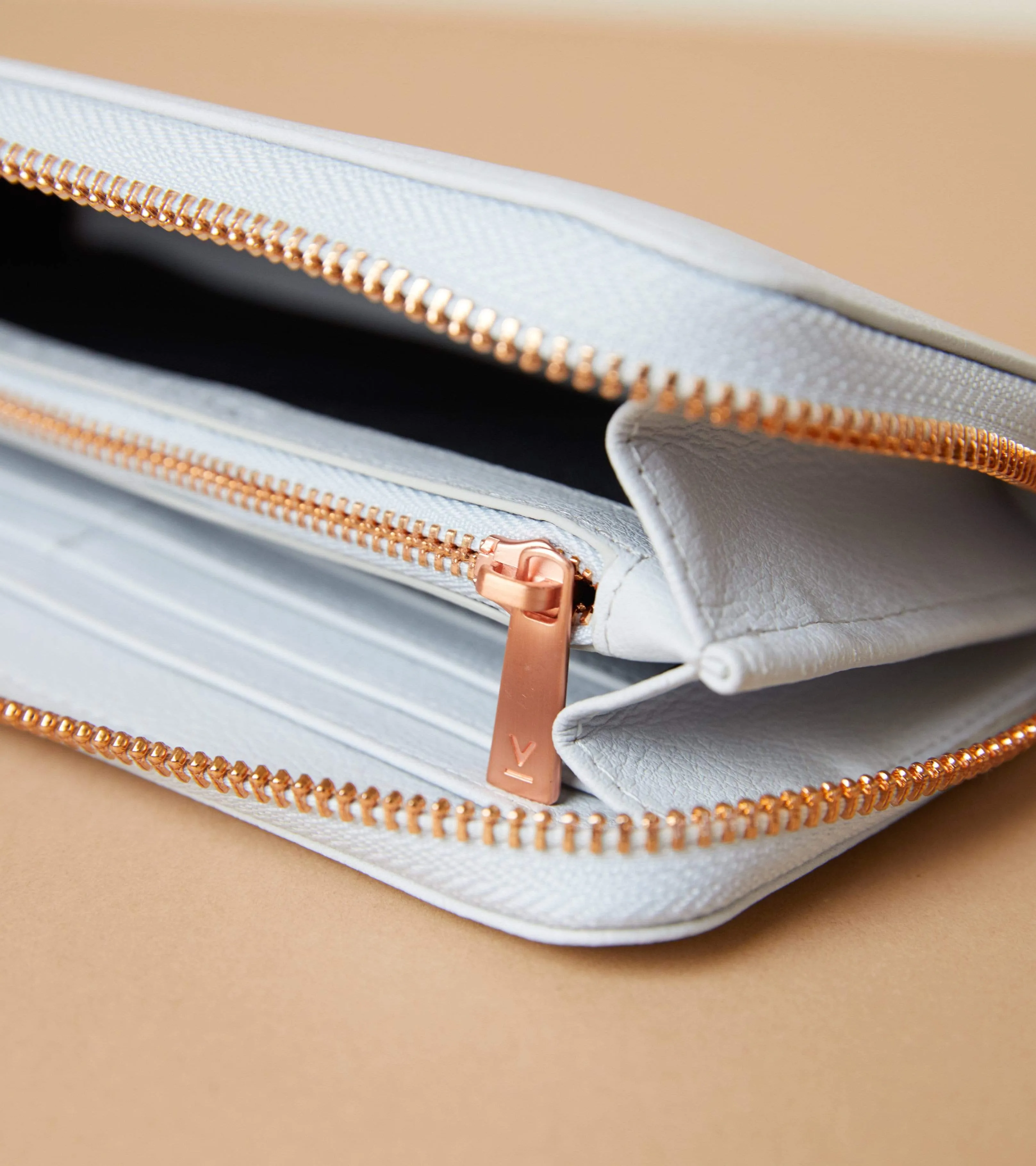 AppleSkin Light Grey & Rose Gold Purse | Classic Essentials