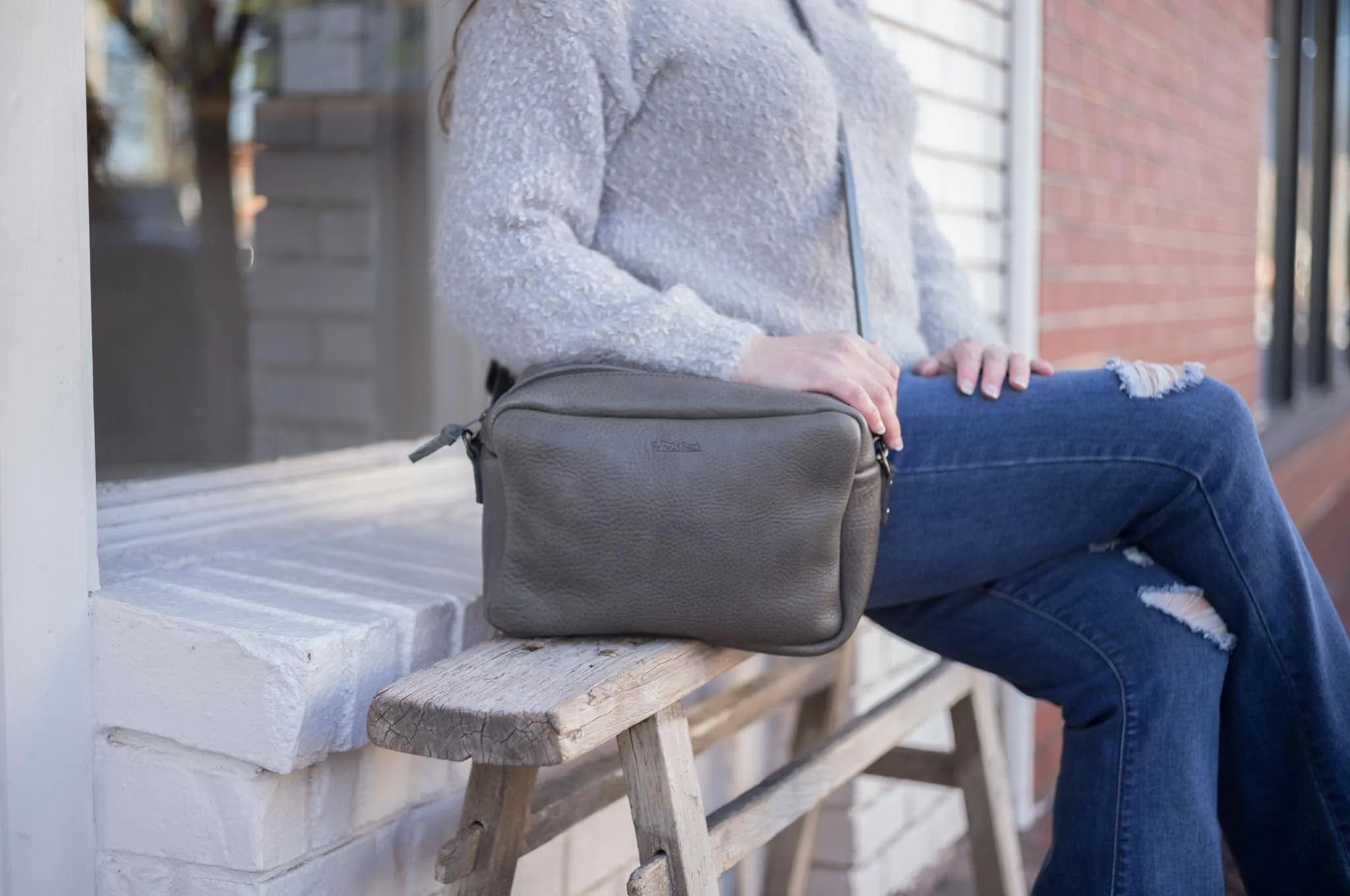 SARAH LEATHER CROSSBODY - MEDIUM - LEAD GRAY