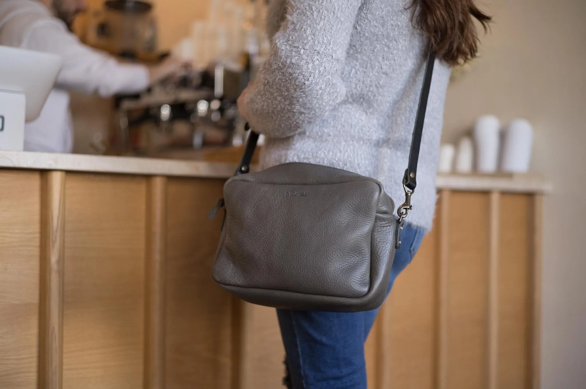 SARAH LEATHER CROSSBODY - MEDIUM - LEAD GRAY