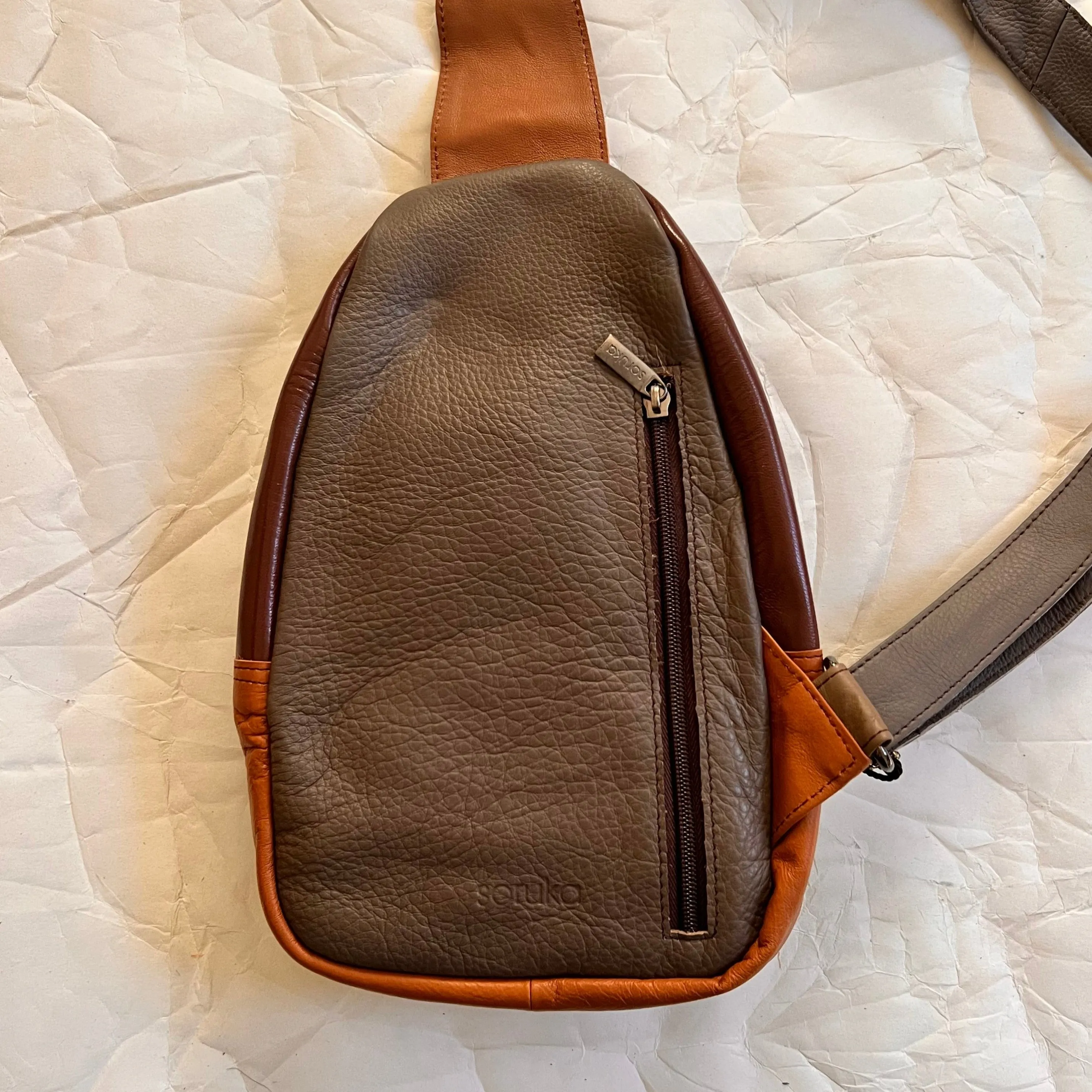 Soruka - Gregg Sling Bag, Rust